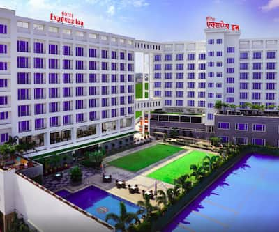 https://imgcld.yatra.com/ytimages/image/upload/t_hotel_yatra_city_desktop/v1432032848/Domestic Hotels/Hotels_Nashik/Express Inn/Hotel_Overview.jpg